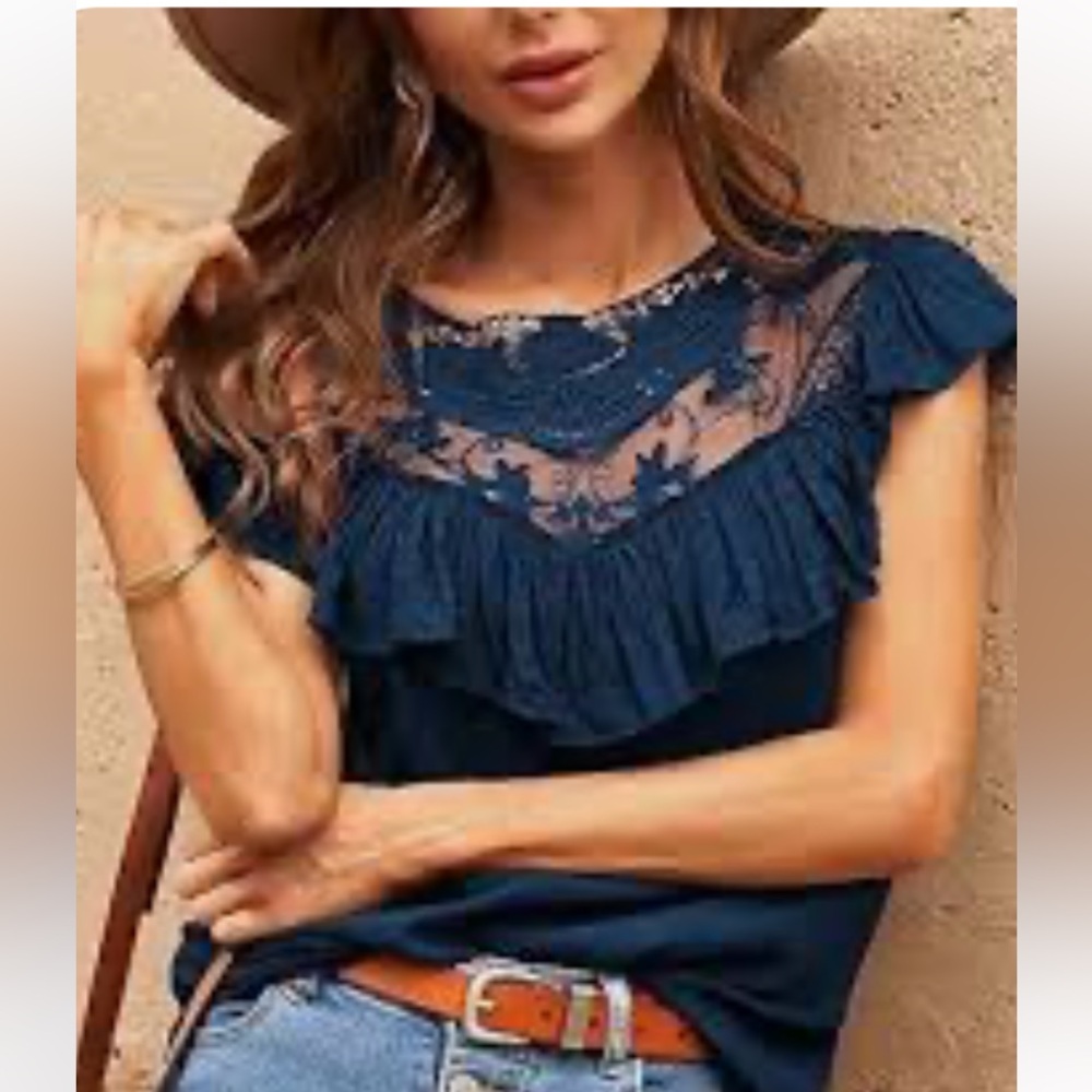 Women’s Ruffle‎ blouse